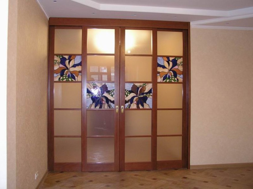 Перегородка с цветными стеклянными вставками Волгоград