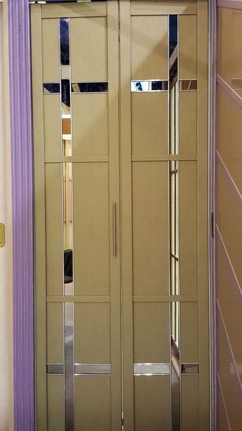 Двери гармошка шпонированные с зеркальным декором Волгоград