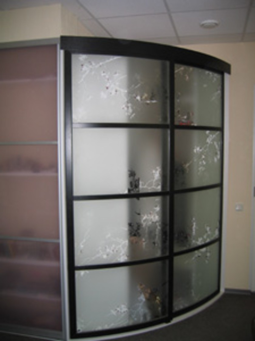 Шкаф купе радиусный с рисунком на стекле Волгоград